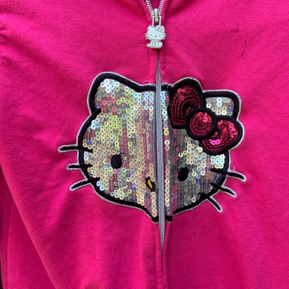 A hello kitty sweater - Picture 4 of 5